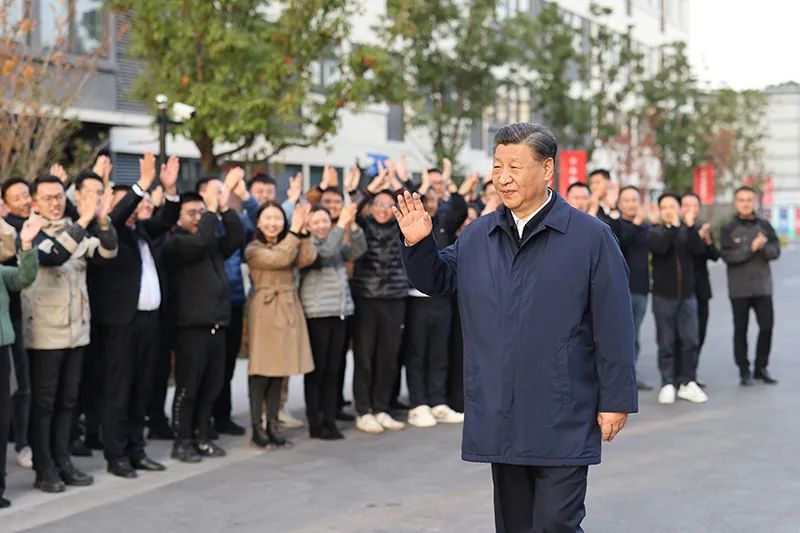 习近平在上海考察时强调 聚焦建设“五个中心”重要使命 加快建成社会主义现代化国际大都市 返京途中在江苏盐城考察